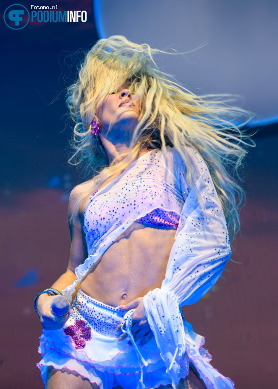 Zara Larsson op Zara Larsson - 12/11 - Ziggo Dome foto