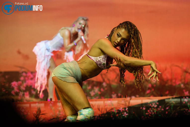 Zara Larsson op Zara Larsson - 12/11 - Ziggo Dome foto