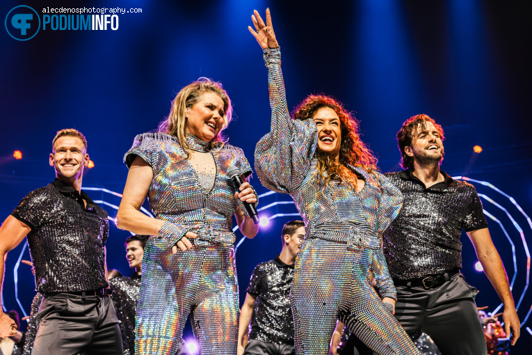 Katja & Babette op Het Grote Ademnood Discobal - 07/11 - AFAS Live foto