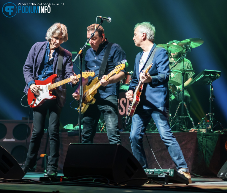 The Dire Straits Experience op The Dire Straits Experience In Rotterdam Ahoy - 12/11 - Ahoy foto