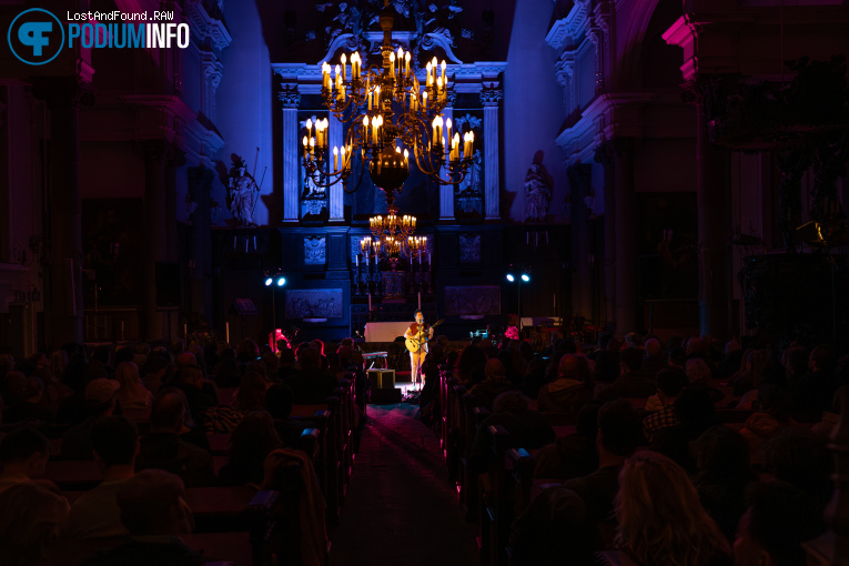Marle Thomson op Jake Isaac - 20/11 - Paradijskerk foto