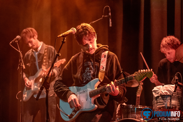 Nagasaki Swim op Almost Famous - 21/11 - Metropool foto