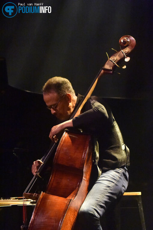 Stanley Clarke Band op Stanley Clarke Band - 18/11 - TivoliVredenburg foto