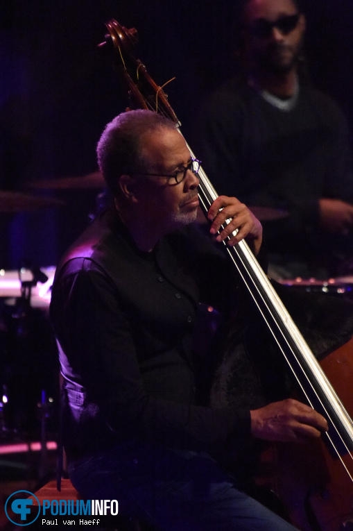 Stanley Clarke Band op Stanley Clarke Band - 18/11 - TivoliVredenburg foto