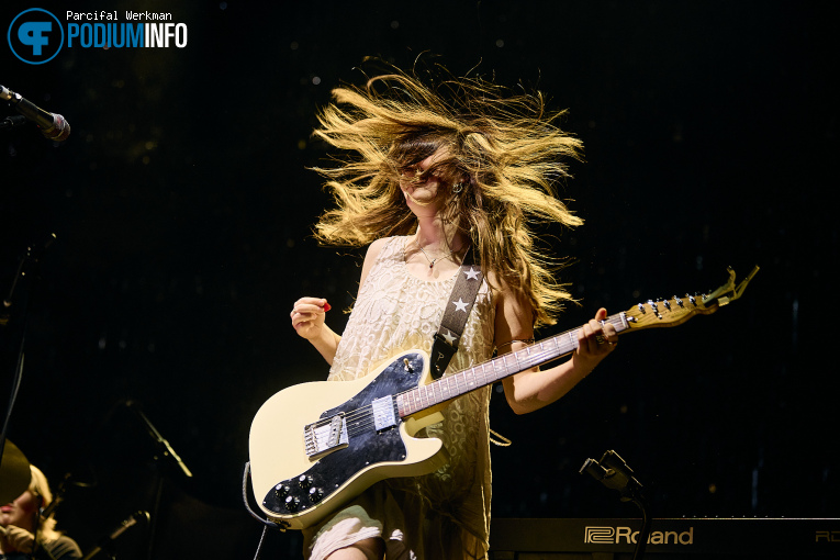 Florence Road op Wolf Alice - 23/11 - AFAS Live foto