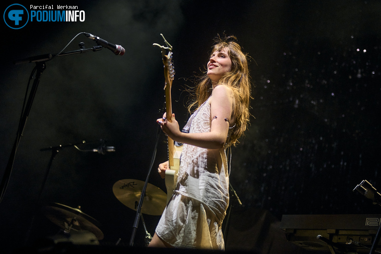 Florence Road op Wolf Alice - 23/11 - AFAS Live foto