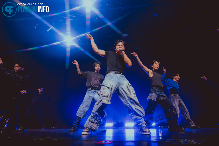 OneUs op OneUs - 09/12 - TivoliVredenburg foto