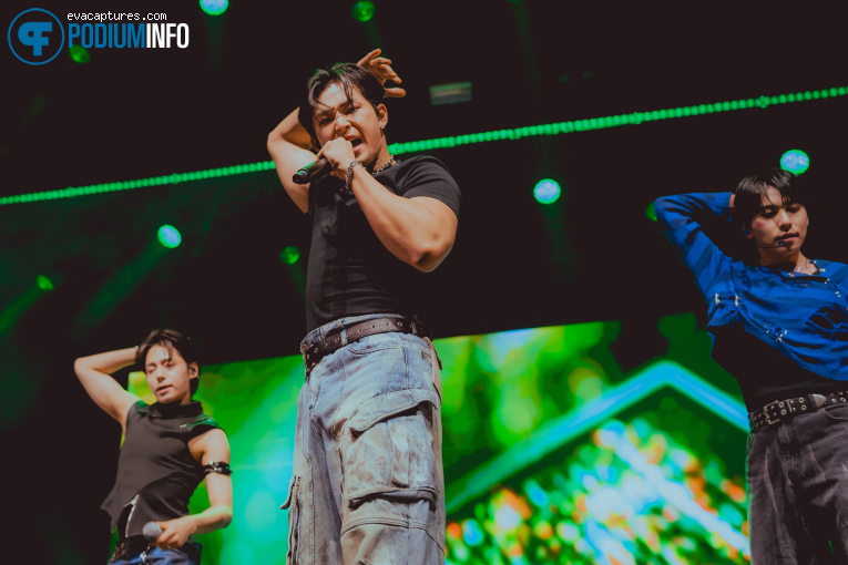 OneUs op OneUs - 09/12 - TivoliVredenburg foto