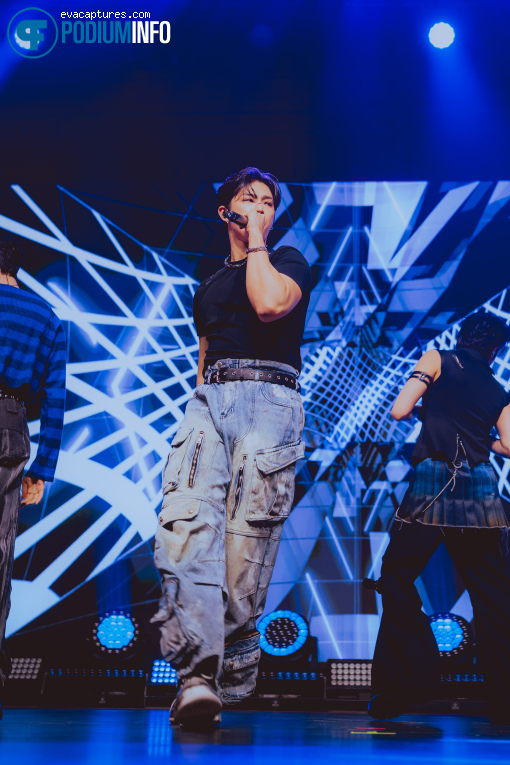 OneUs op OneUs - 09/12 - TivoliVredenburg foto