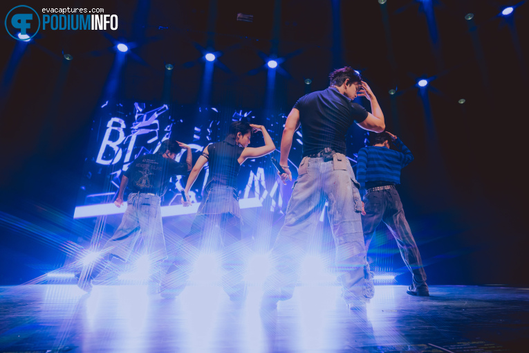 OneUs op OneUs - 09/12 - TivoliVredenburg foto