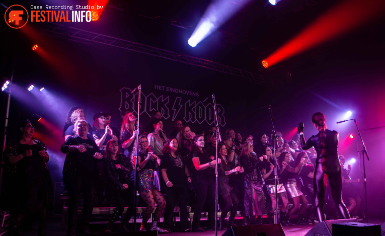 Eindhovens Rockkoor op MOMfest 2025 foto
