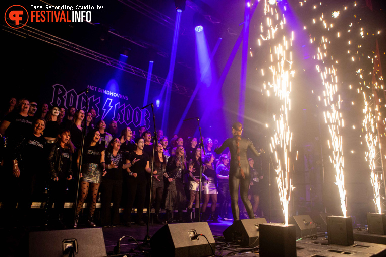 Eindhovens Rockkoor op MOMfest 2025 foto