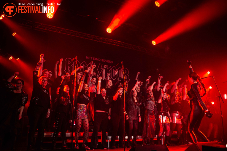 Eindhovens Rockkoor op MOMfest 2025 foto