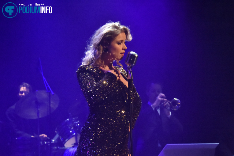 Julie Huard op Julie Huard | Let's Go Paris! - 13/12 - Spant! foto