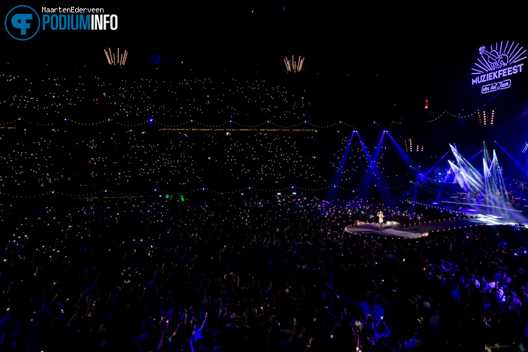 Emma Heesters op Muziekfeest Van Het Jaar - 12/12 - Ziggo Dome foto