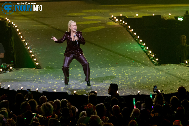 Samantha Steenwijk op Muziekfeest Van Het Jaar - 12/12 - Ziggo Dome foto