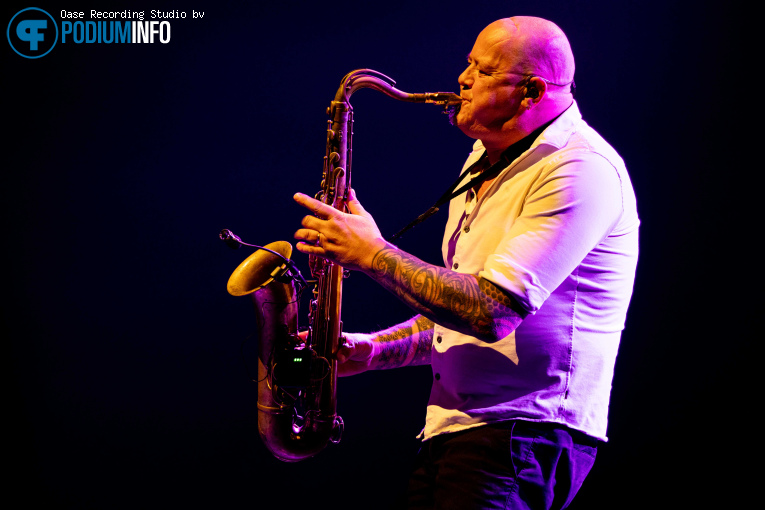 Tribute To The Music Of Live Aid op Tribute To The Music Of Live Aid - 27/12 - Deventer Schouwburg foto
