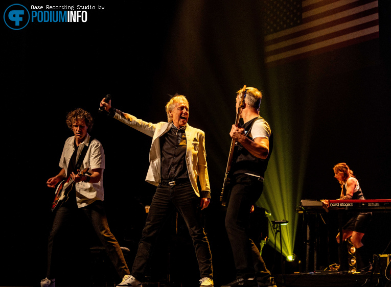 Tribute To The Music Of Live Aid op Tribute To The Music Of Live Aid - 27/12 - Deventer Schouwburg foto