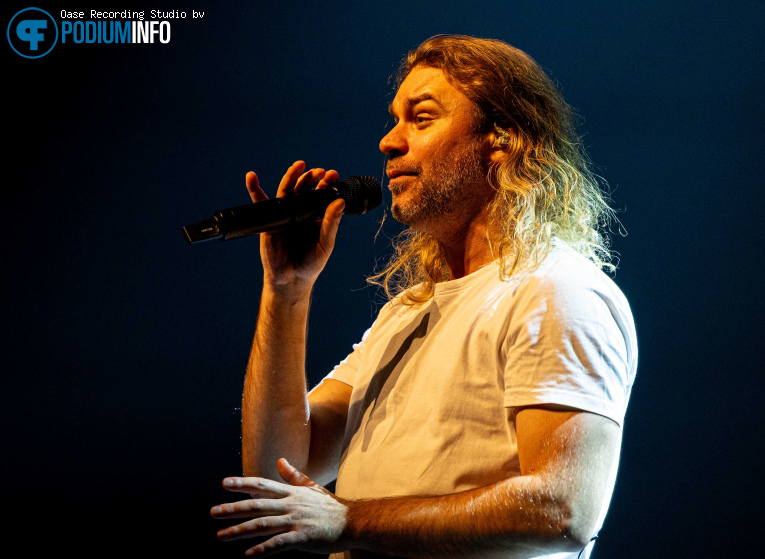 Tribute To The Music Of Live Aid op Tribute To The Music Of Live Aid - 27/12 - Deventer Schouwburg foto