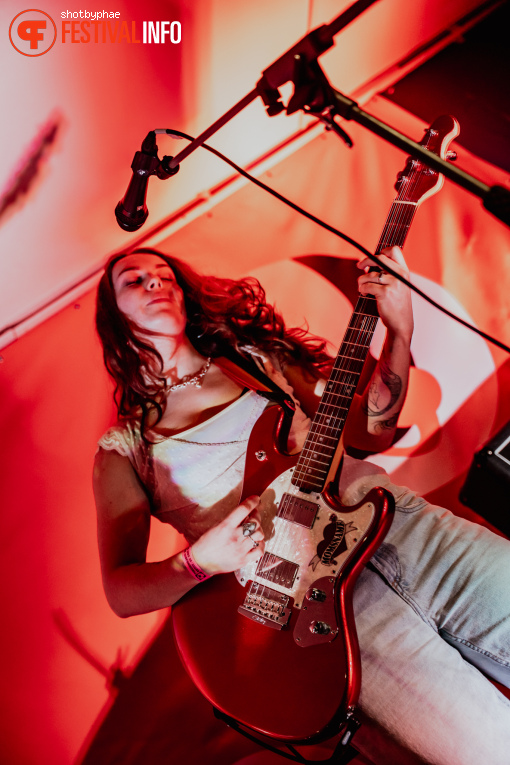 MOMSNAME op Eurosonic Noorderslag (ESNS) 2026 - Woensdag foto