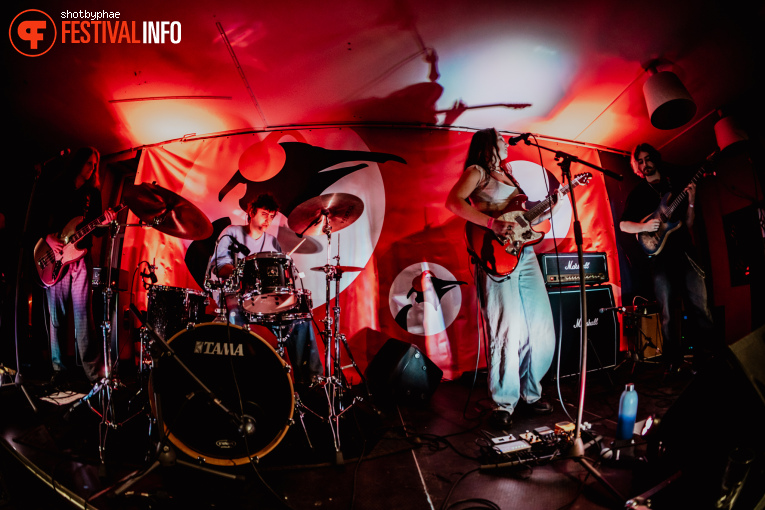 MOMSNAME op Eurosonic Noorderslag (ESNS) 2026 - Woensdag foto