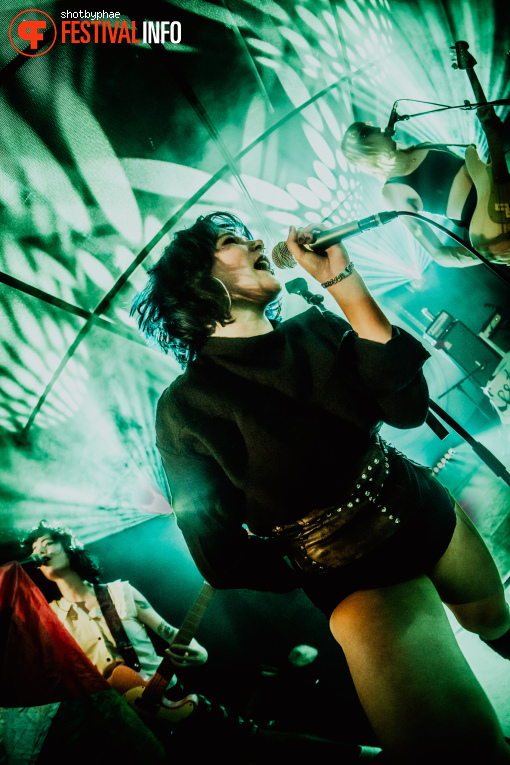 C'est Qui? op Eurosonic Noorderslag (ESNS) 2026 - Zaterdag foto