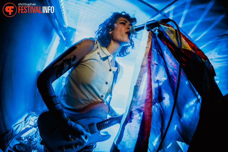 C'est Qui? op Eurosonic Noorderslag (ESNS) 2026 - Zaterdag foto