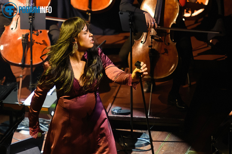 Maria Mena op Amsterdam Sinfonietta / Maria Mena - 19/01 - Concertgebouw foto