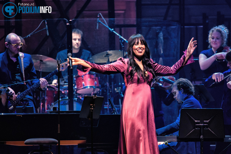 Maria Mena op Amsterdam Sinfonietta / Maria Mena - 19/01 - Concertgebouw foto