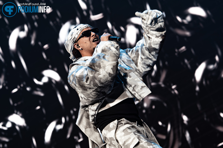 Ronnie Flex op New Wave in concert - Jubileumshow - 02/02 - Ziggo Dome foto