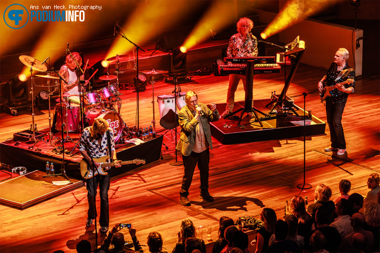 Het Goede Doel Revival op Het Goede Doel Revival Ft. Henk Westbroek - 06/02 - TivoliVredenburg foto