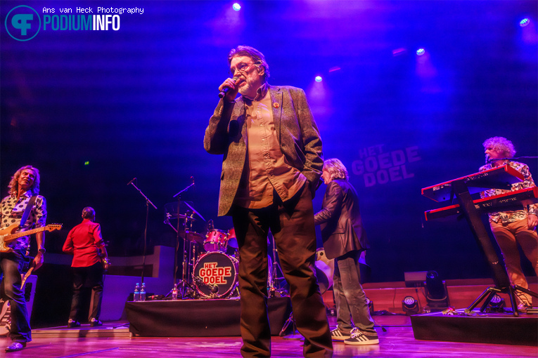 Het Goede Doel Revival op Het Goede Doel Revival Ft. Henk Westbroek - 06/02 - TivoliVredenburg foto
