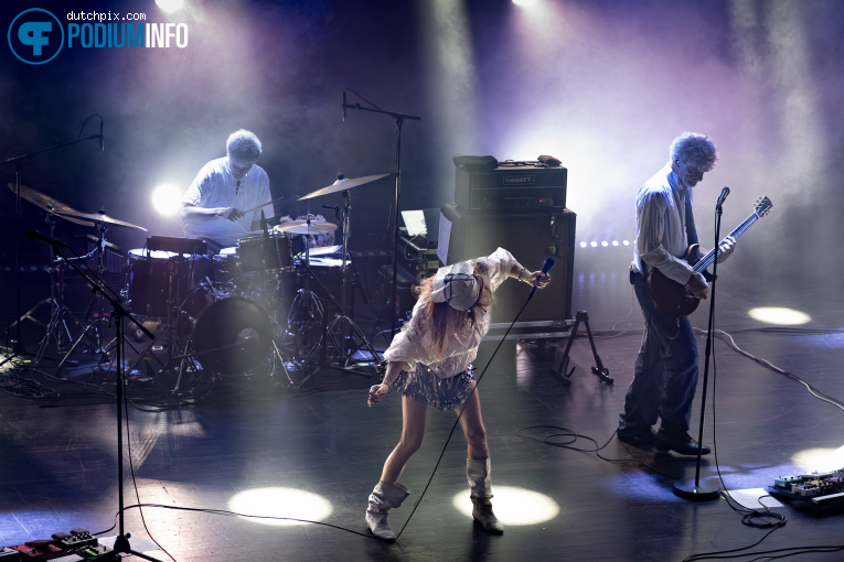 Blonde Redhead op Blonde Redhead - 15/02 - TivoliVredenburg foto