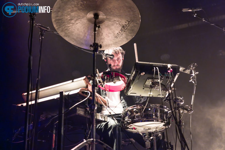 Roufaida op Blonde Redhead - 15/02 - TivoliVredenburg foto