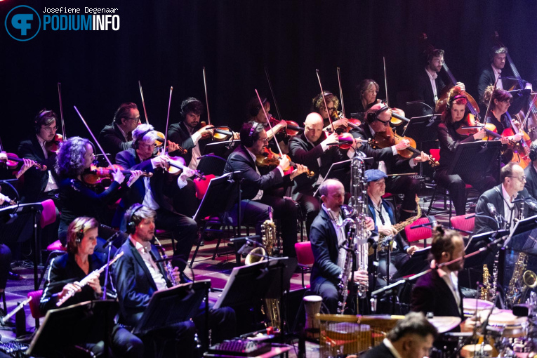 Metropole Orkest op Metropole Orkest feat. Marcus Miller & John Beasley - 12/03 - TivoliVredenburg foto