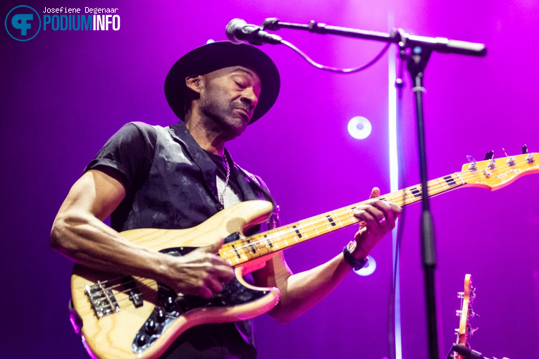 Marcus Miller op Metropole Orkest feat. Marcus Miller & John Beasley - 12/03 - TivoliVredenburg foto