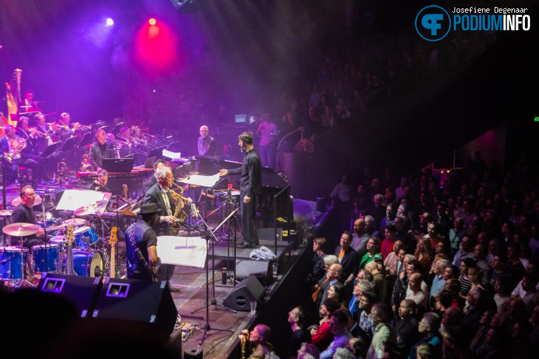 Metropole Orkest op Metropole Orkest feat. Marcus Miller & John Beasley - 12/03 - TivoliVredenburg foto