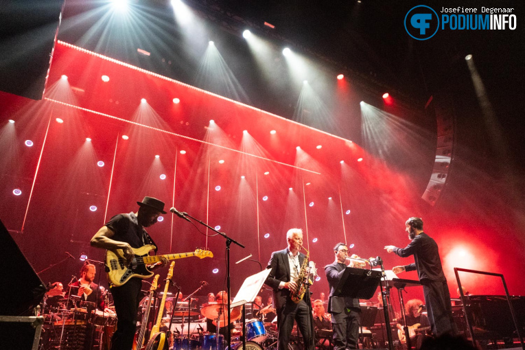 Metropole Orkest op Metropole Orkest feat. Marcus Miller & John Beasley - 12/03 - TivoliVredenburg foto