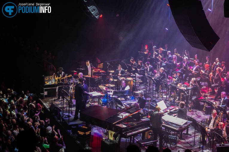 Metropole Orkest op Metropole Orkest feat. Marcus Miller & John Beasley - 12/03 - TivoliVredenburg foto