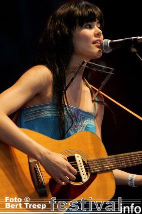 Priscilla Ahn op Rock Werchter 2009 foto