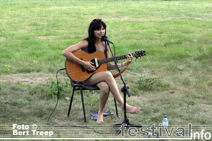 Priscilla Ahn op Rock Werchter 2009 foto