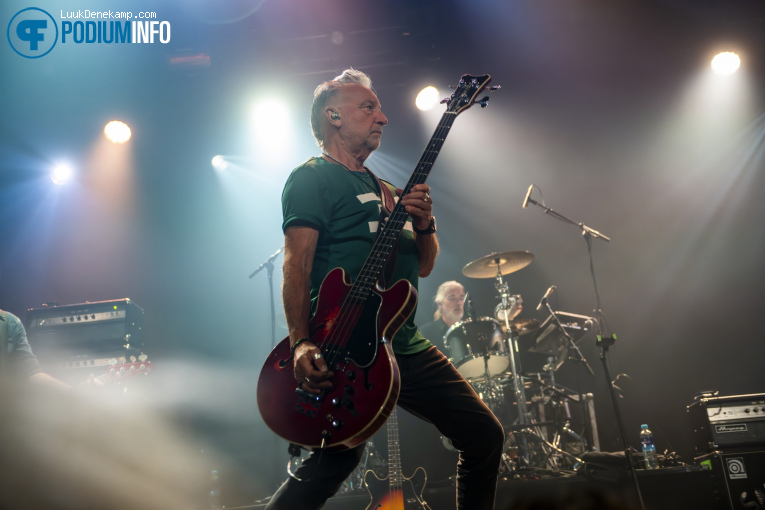 Peter Hook & The Light op Peter Hook & The Light - 17/03 - Melkweg foto