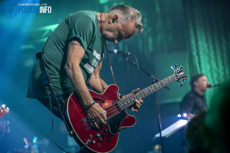Peter Hook & The Light op Peter Hook & The Light - 17/03 - Melkweg foto