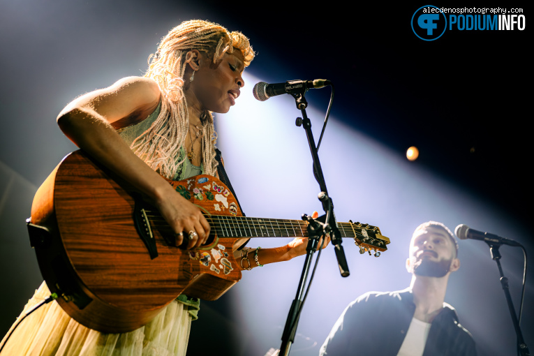 Essence Martins op Maisie Peters - 18/03 - Melkweg foto