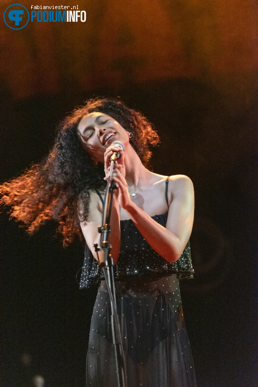 Julia Tan op Hannah Mae - 28/03 - Muziekgieterij foto