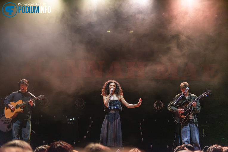 Julia Tan op Hannah Mae - 28/03 - Muziekgieterij foto