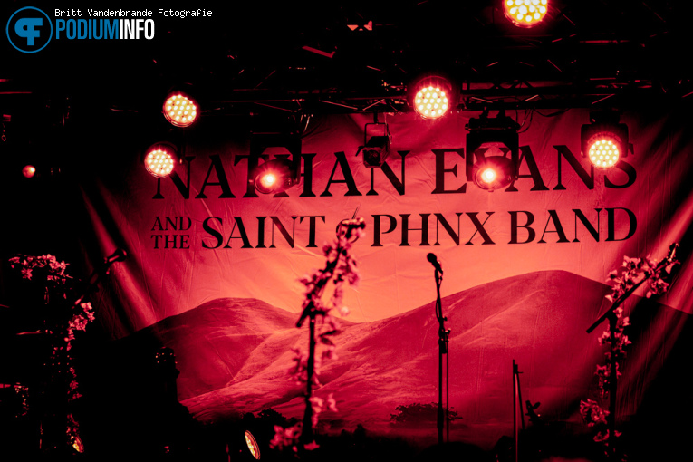 Nathan Evans op Nathan Evans and The Saint PHNX Band - 29/03 - Tolhuistuin foto