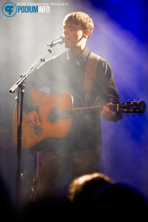 Ewan McKennan op Nathan Evans and The Saint PHNX Band - 29/03 - Tolhuistuin foto