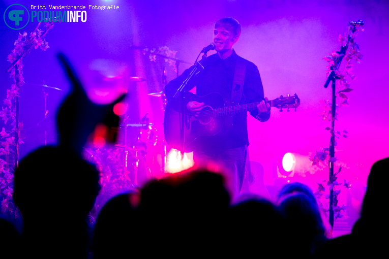 Ewan McKennan op Nathan Evans and The Saint PHNX Band - 29/03 - Tolhuistuin foto