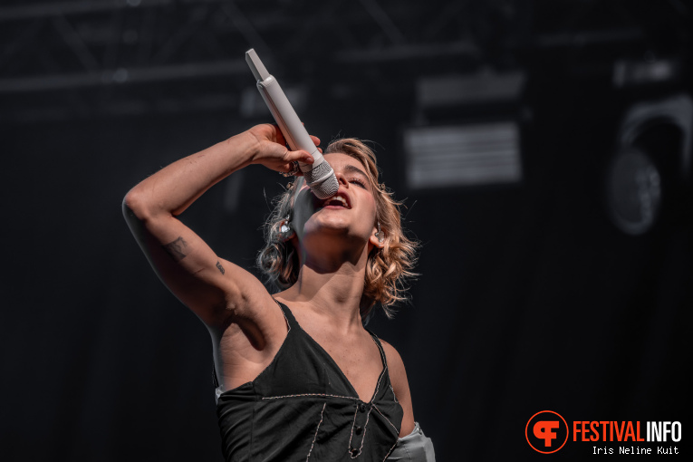 Pommelien Thijs op Paaspop Schijndel 2026 - Zondag foto